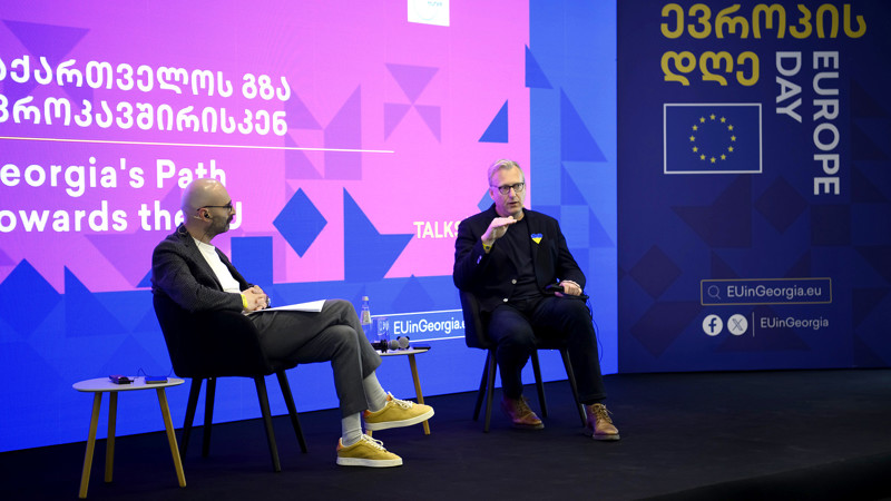 53715306801 5Ae7c3109c K