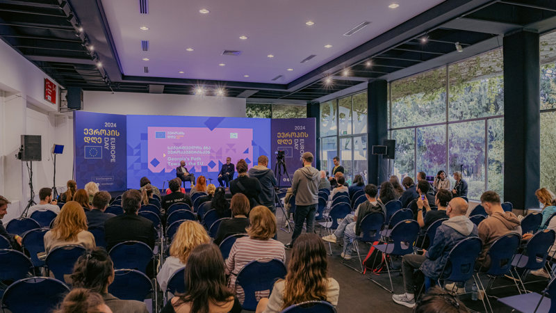 53715198456 F2227a777d 5K